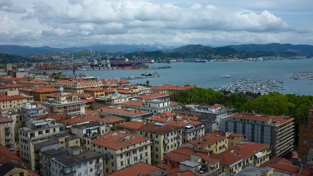 Guesthouse Il Grattacielo Sul Golfo La Spezia Dış mekan fotoğraf