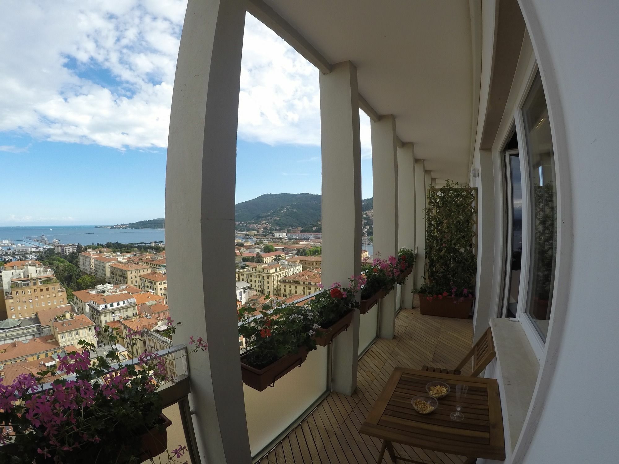 Guesthouse Il Grattacielo Sul Golfo La Spezia Dış mekan fotoğraf